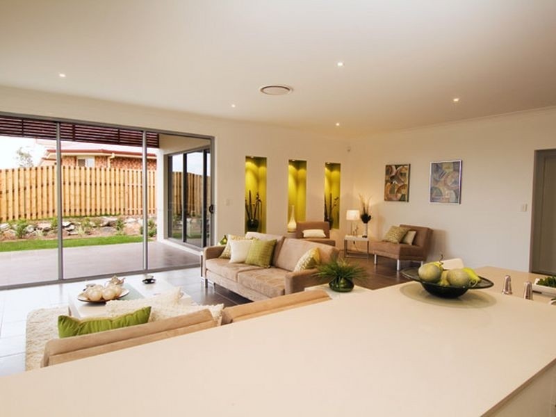 10 Codrington Cct, Pacific Pines QLD 4211