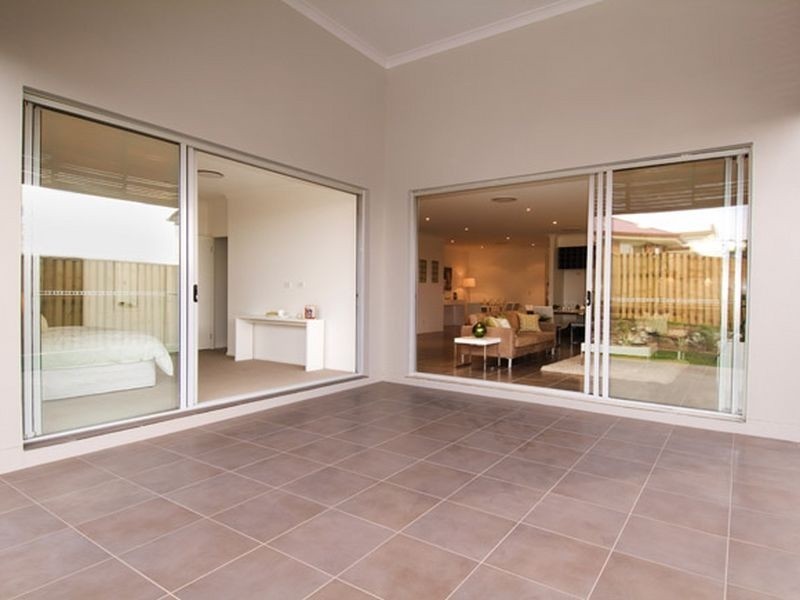 10 Codrington Cct, Pacific Pines QLD 4211