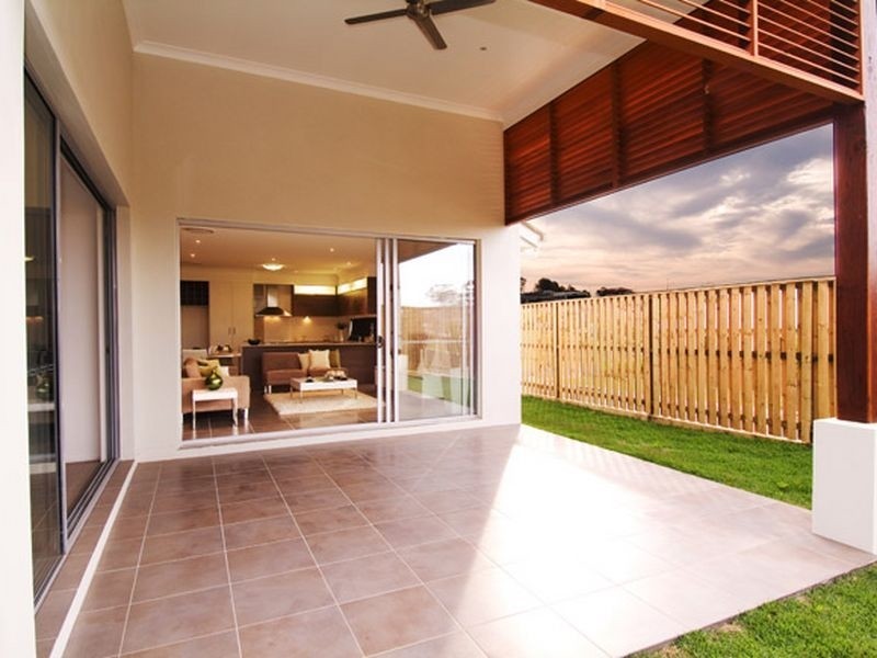 10 Codrington Cct, Pacific Pines QLD 4211