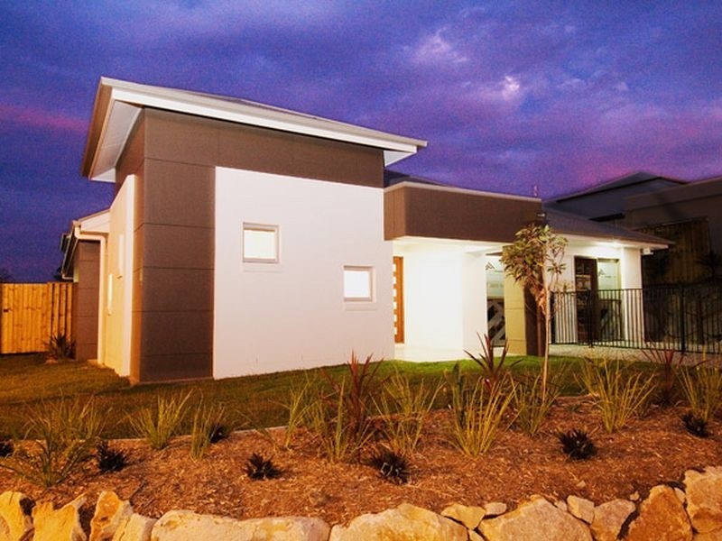 10 Codrington Cct, Pacific Pines QLD 4211