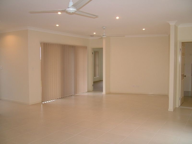 2/19 Summerlea Cres, Ormeau QLD 4208