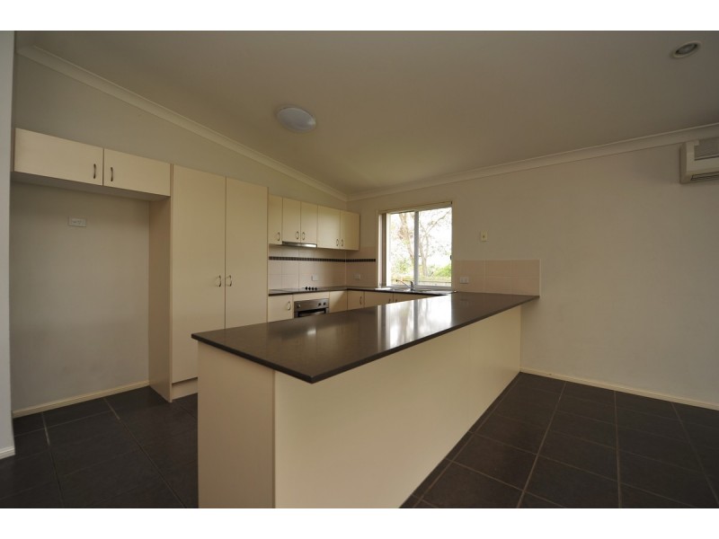 8 Charlton Crescent, Ormeau QLD 4208