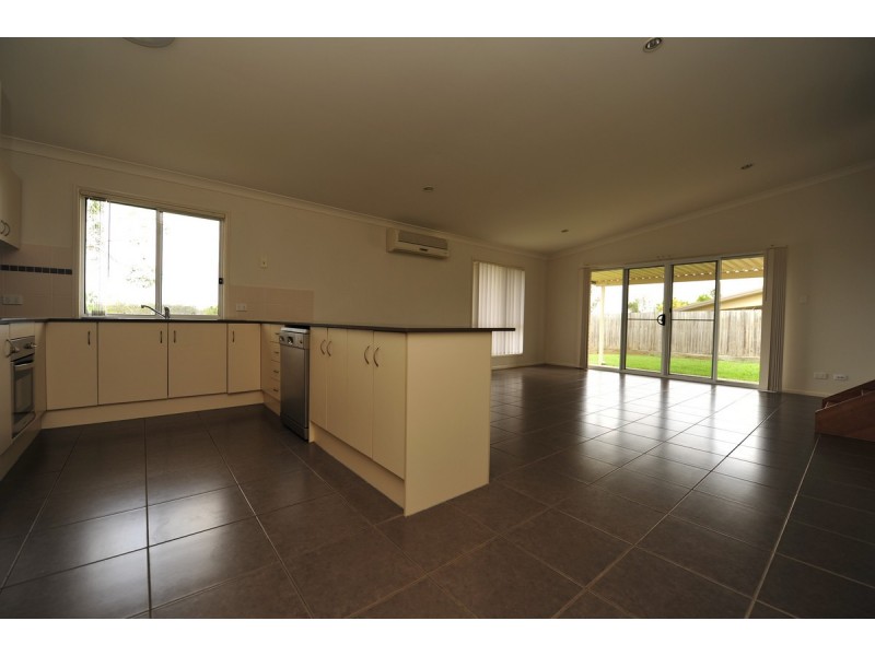 8 Charlton Crescent, Ormeau QLD 4208