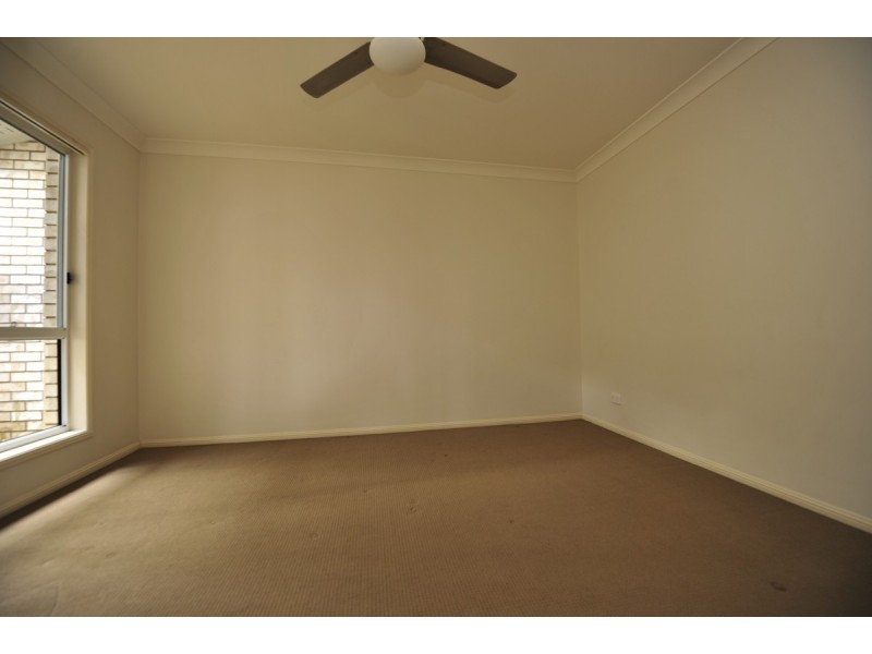 8 Charlton Crescent, Ormeau QLD 4208