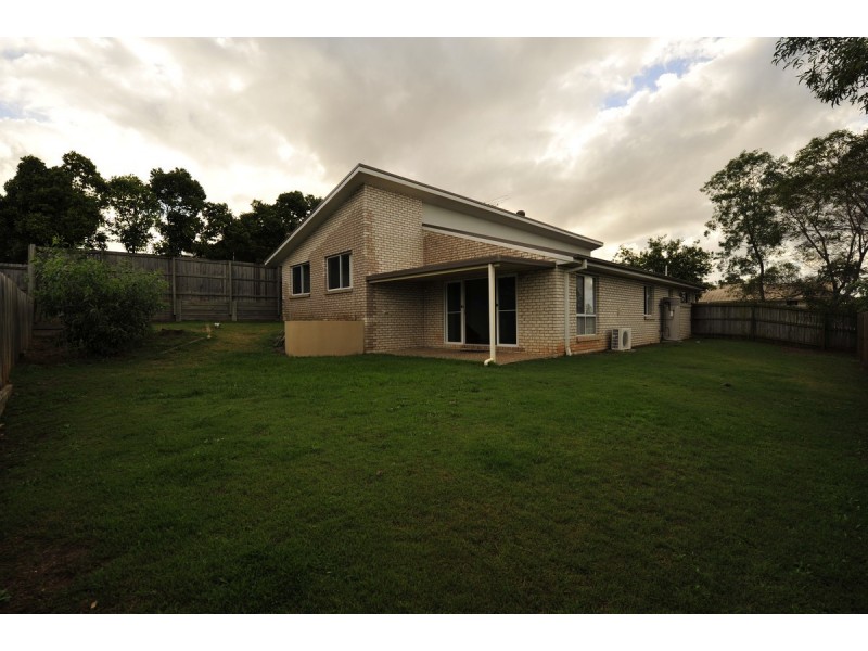 8 Charlton Crescent, Ormeau QLD 4208