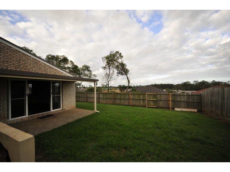 8 Charlton Crescent, Ormeau QLD 4208