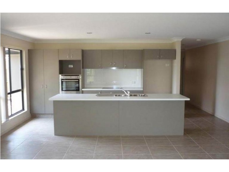 10 Matthews Crescent, Pimpama QLD 4209