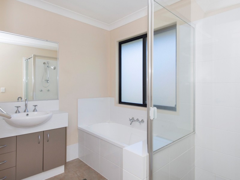 10 Matthews Crescent, Pimpama QLD 4209