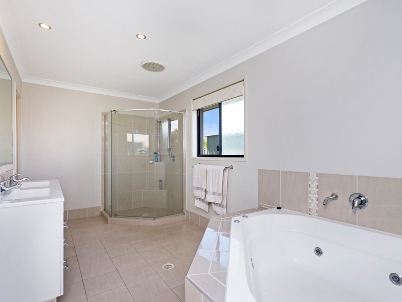35 Daylesford Circuit, Ormeau QLD 4208