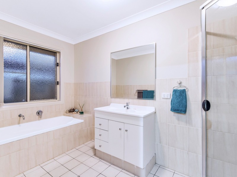 5 Lauradale Crescent, Ormeau QLD 4208