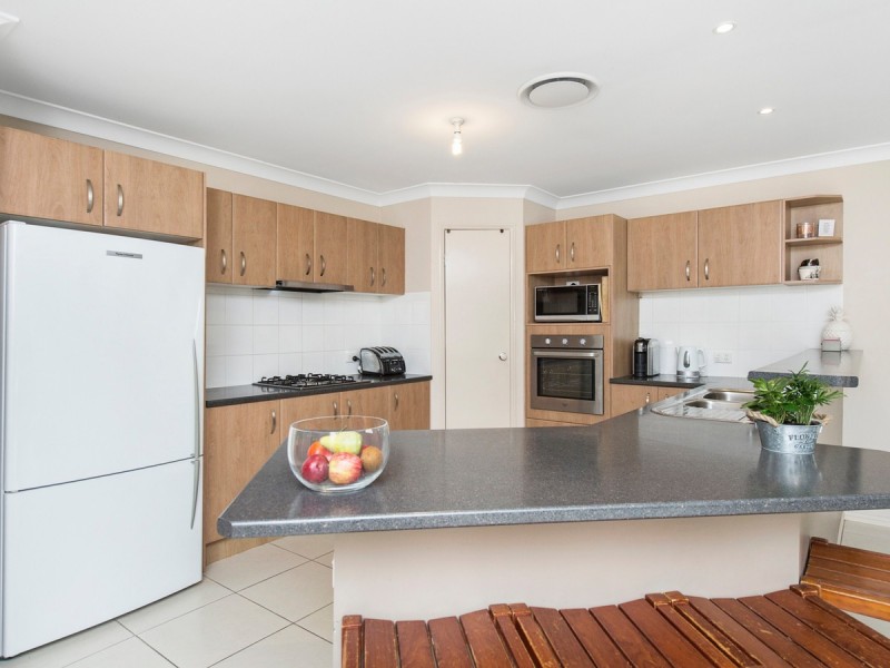 16 Lauradale Crescent, Ormeau QLD 4208