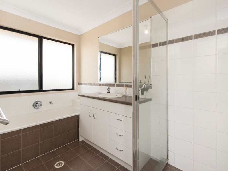 16 Lauradale Crescent, Ormeau QLD 4208
