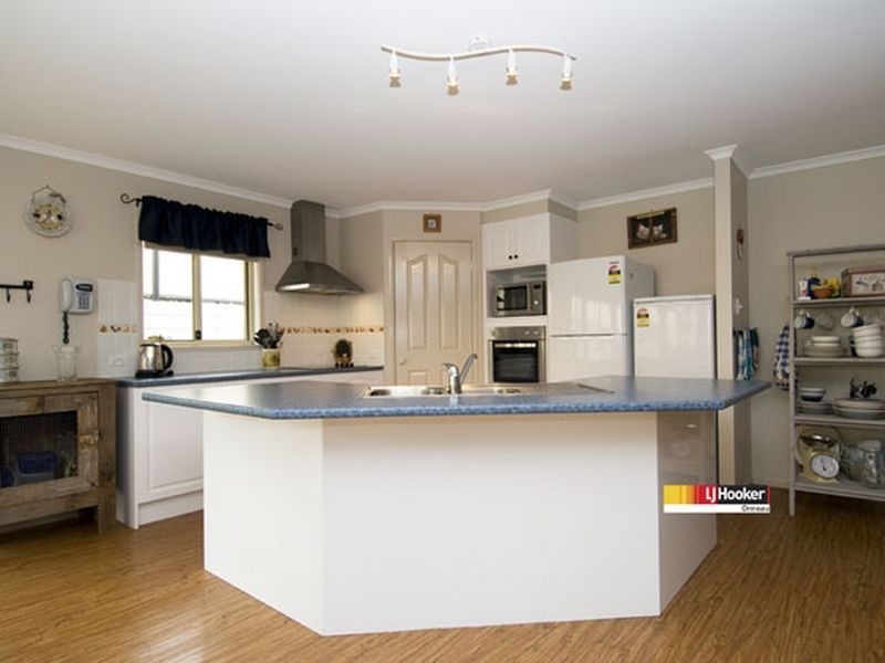 8 Macintosh Ct, Ormeau Hills QLD 4208