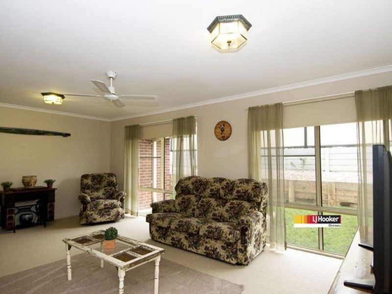 8 Macintosh Ct, Ormeau Hills QLD 4208