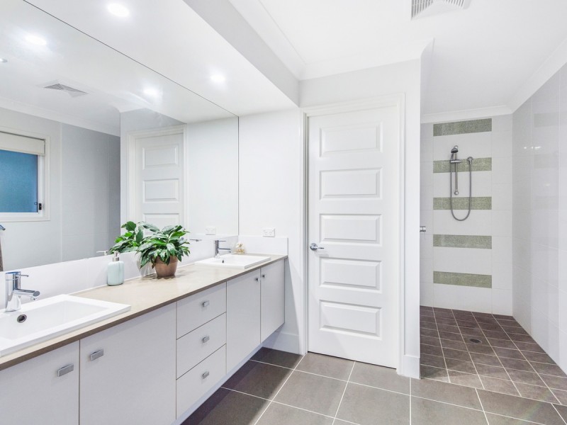 8 Blackcomb Rise, Ormeau Hills QLD 4208