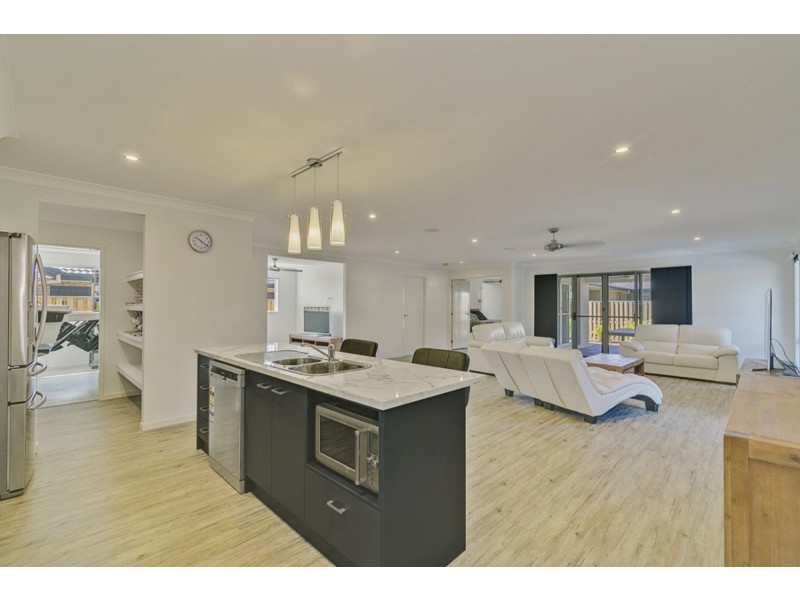 1 Flinders Street, Pimpama QLD 4209