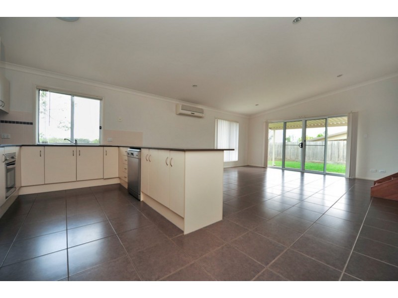 8 Charlton Crescent, Ormeau QLD 4208