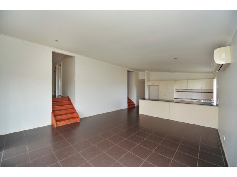 8 Charlton Crescent, Ormeau QLD 4208