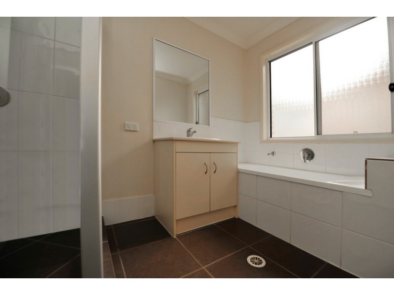 8 Charlton Crescent, Ormeau QLD 4208