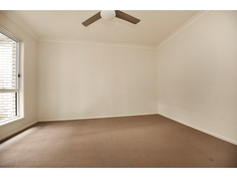 8 Charlton Crescent, Ormeau QLD 4208