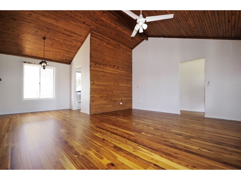 28 Thoms Crescent, Mount Warren Park QLD 4207