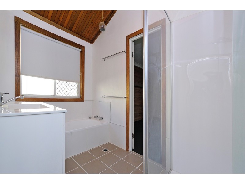 28 Thoms Crescent, Mount Warren Park QLD 4207