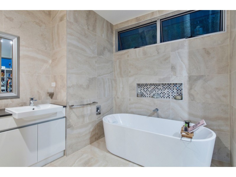11 Guara Grove East, Pimpama QLD 4209