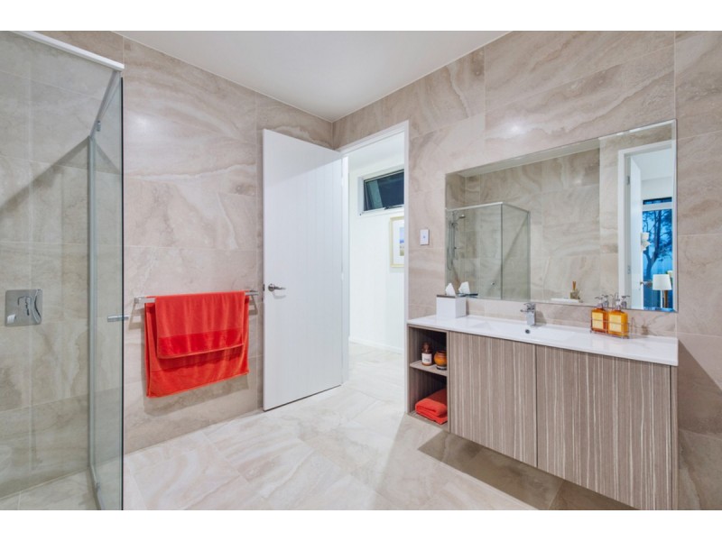 11 Guara Grove East, Pimpama QLD 4209