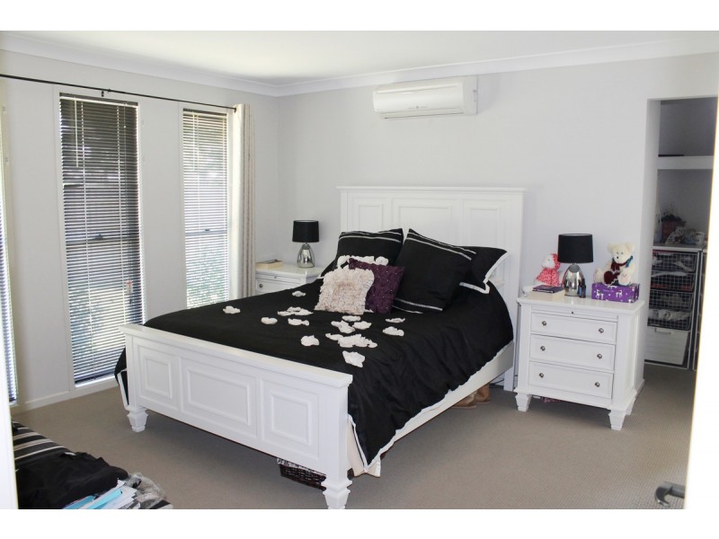 2 Achievement Drive, Ormeau QLD 4208