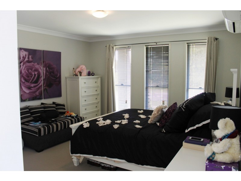 2 Achievement Drive, Ormeau QLD 4208