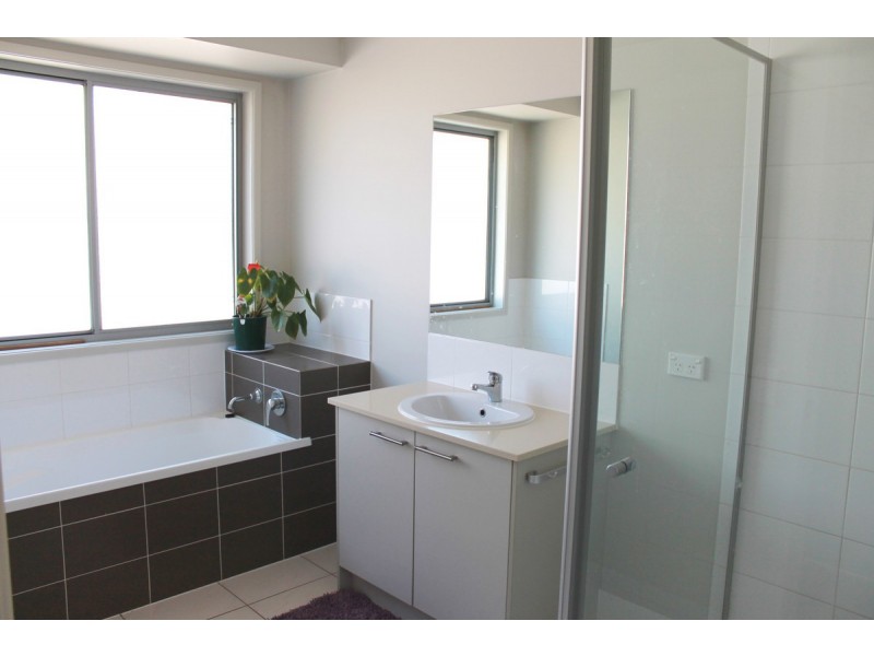 2 Achievement Drive, Ormeau QLD 4208