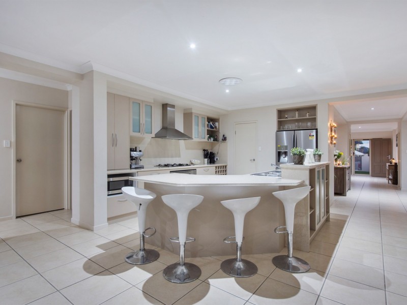 8 Pincally Crescent, Ormeau QLD 4208