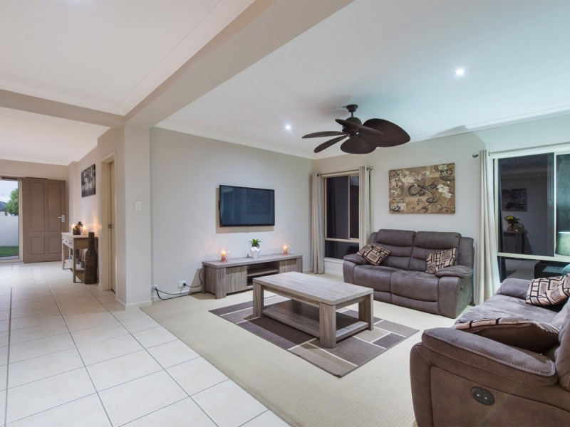 8 Pincally Crescent, Ormeau QLD 4208