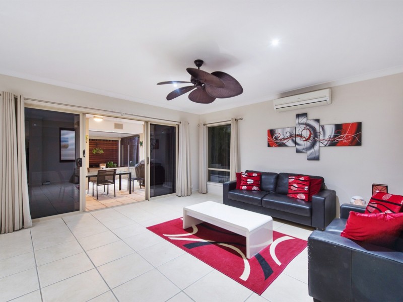 8 Pincally Crescent, Ormeau QLD 4208