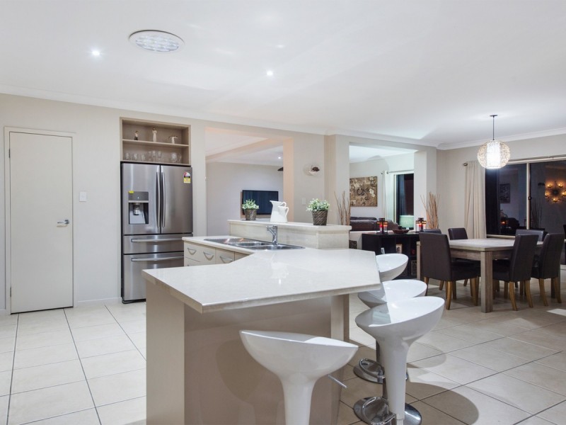 8 Pincally Crescent, Ormeau QLD 4208