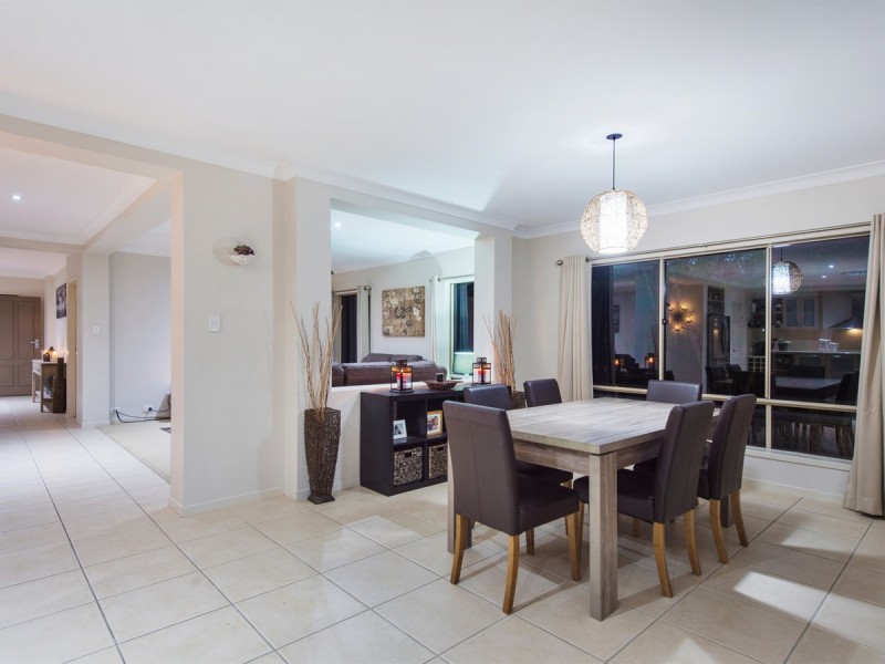 8 Pincally Crescent, Ormeau QLD 4208