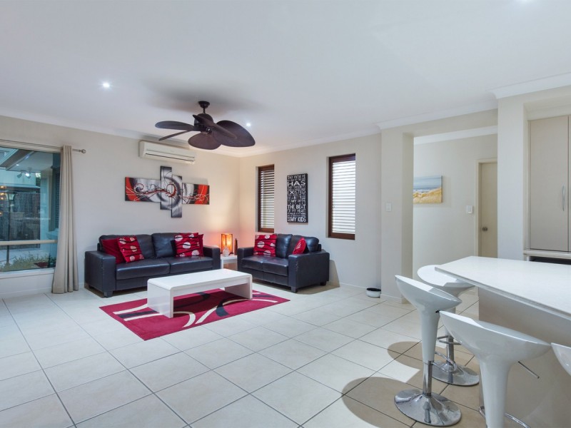 8 Pincally Crescent, Ormeau QLD 4208