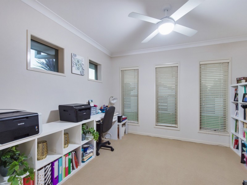 8 Pincally Crescent, Ormeau QLD 4208
