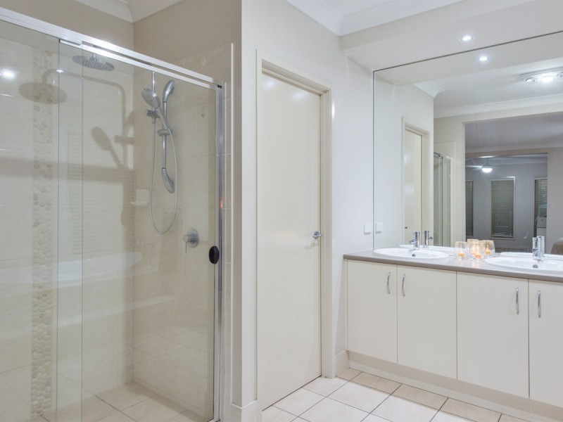 8 Pincally Crescent, Ormeau QLD 4208