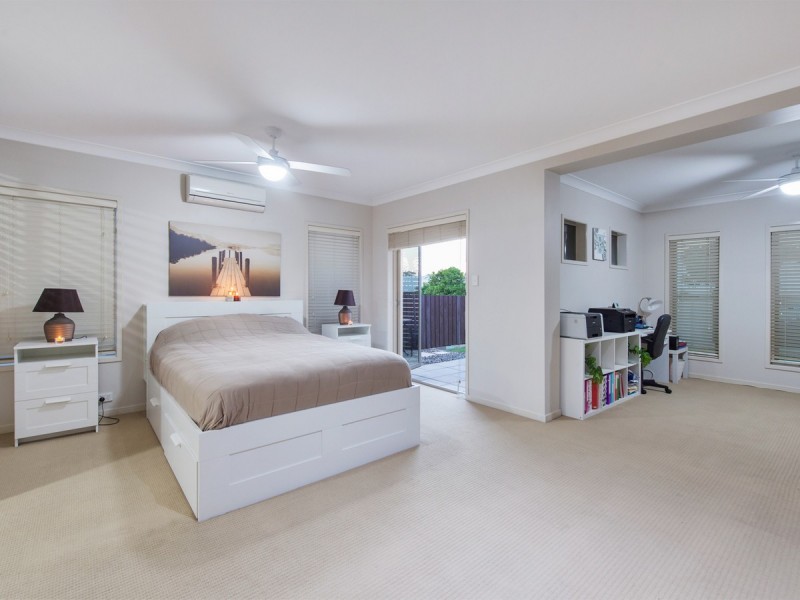 8 Pincally Crescent, Ormeau QLD 4208