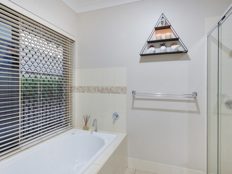 8 Pincally Crescent, Ormeau QLD 4208