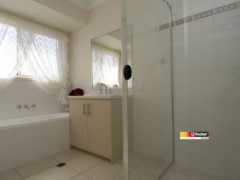 24 Paris Pde, Ormeau QLD 4208