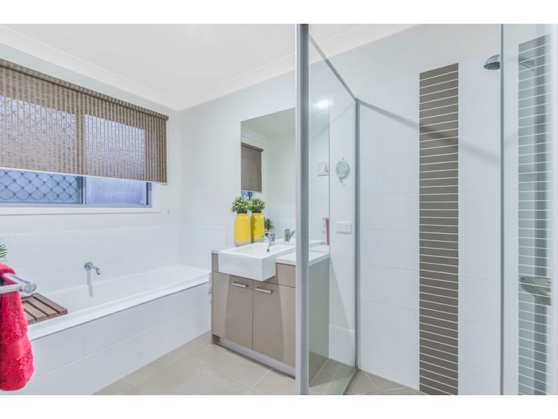 42 Brookside Circuit, Ormeau QLD 4208