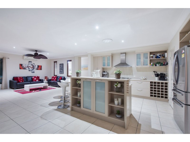 8 Pincally Crescent, Ormeau QLD 4208