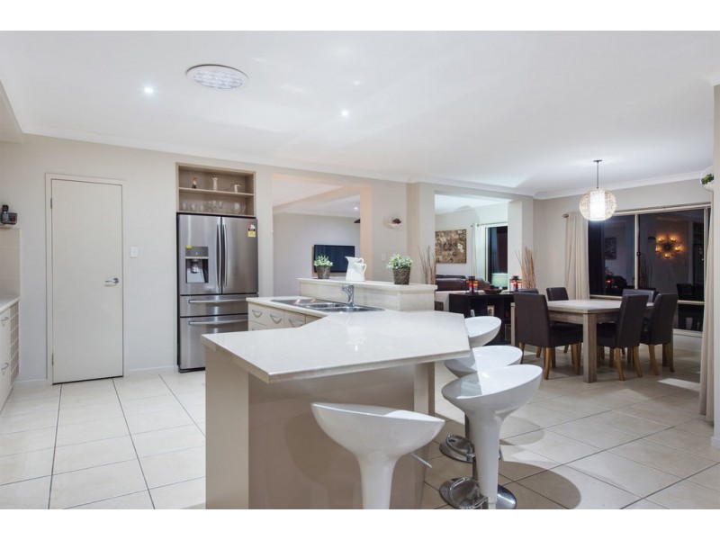 8 Pincally Crescent, Ormeau QLD 4208