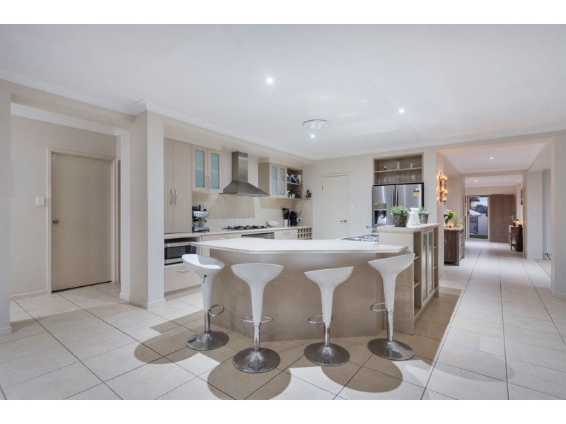 8 Pincally Crescent, Ormeau QLD 4208