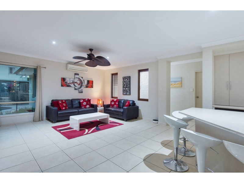 8 Pincally Crescent, Ormeau QLD 4208