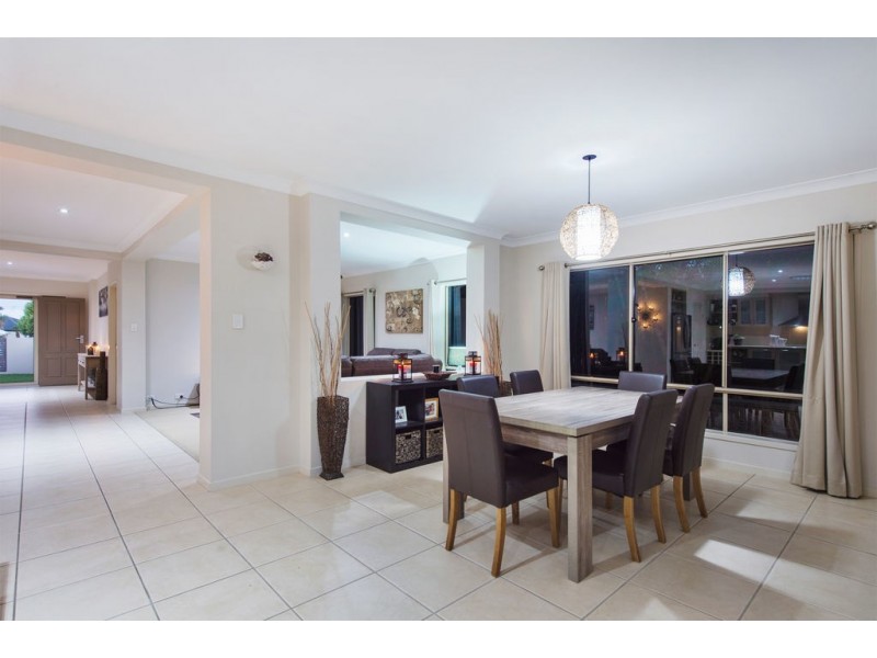 8 Pincally Crescent, Ormeau QLD 4208