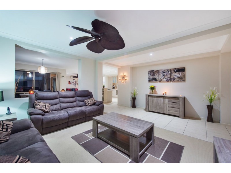 8 Pincally Crescent, Ormeau QLD 4208