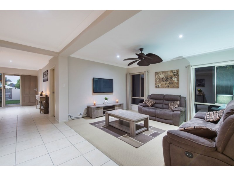 8 Pincally Crescent, Ormeau QLD 4208